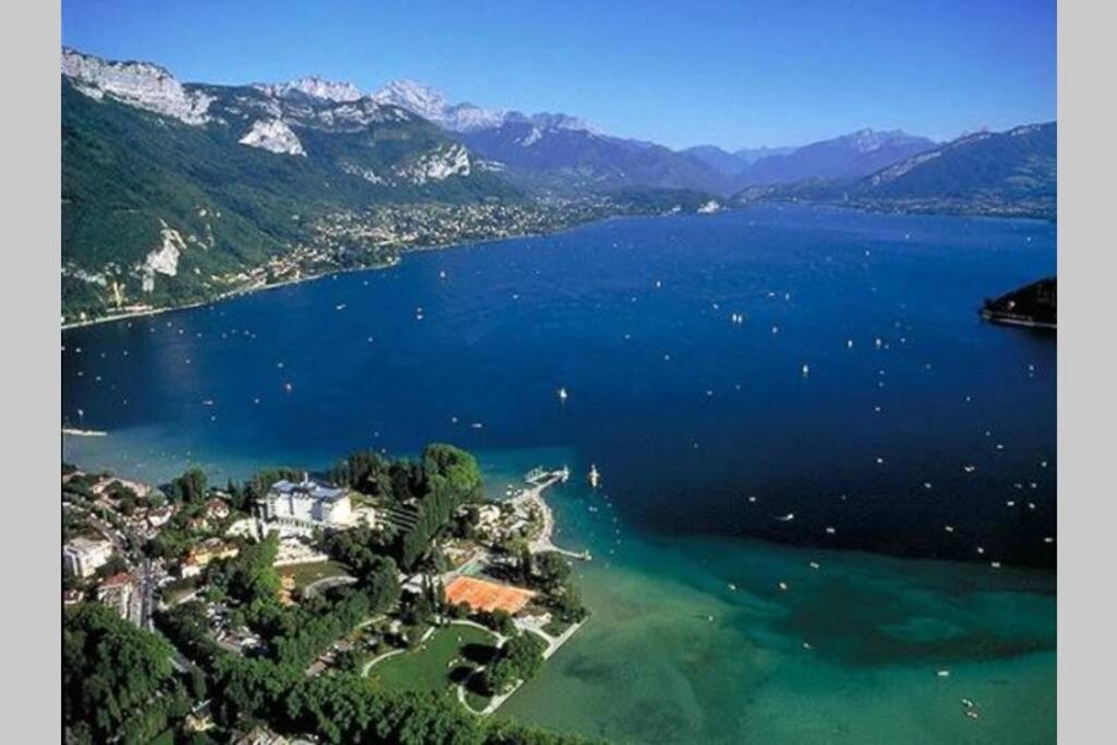 100M Lac Et Piste Cyclable Avec Parking Gratuit Sévrier Exterior foto