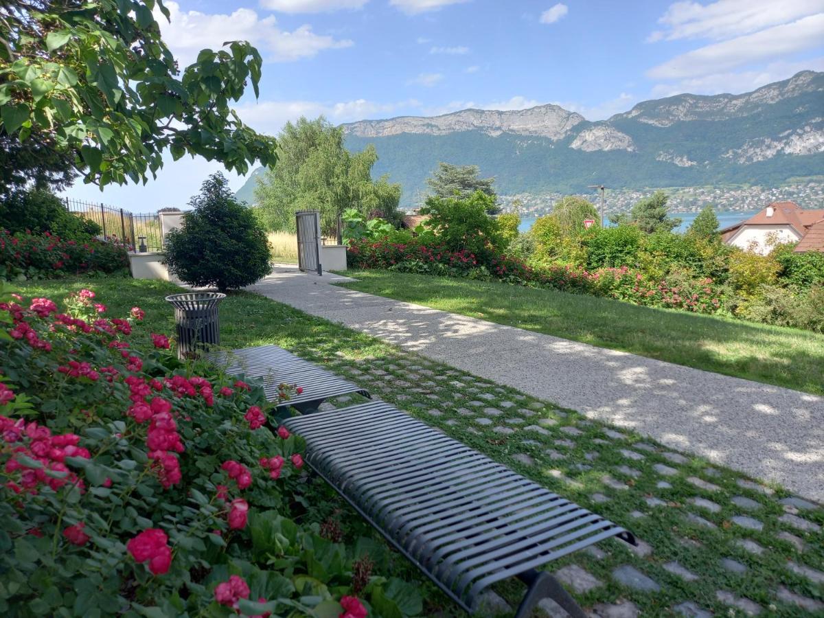 100M Lac Et Piste Cyclable Avec Parking Gratuit Sévrier Exterior foto